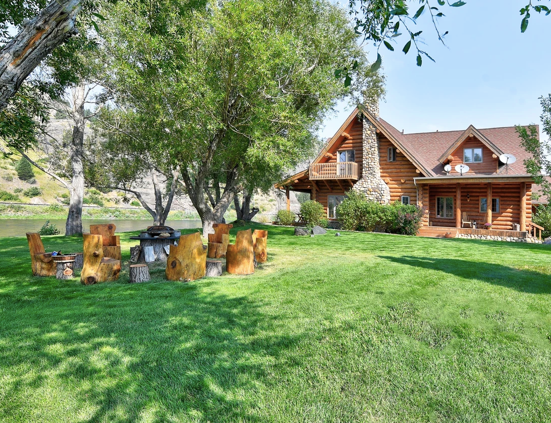 Riverfront Ranch on the Missouri River